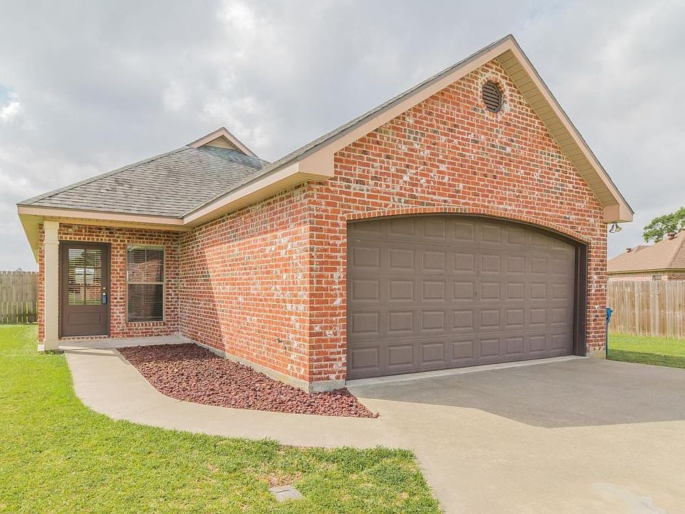 1st image of 111 Legend Creek Dr