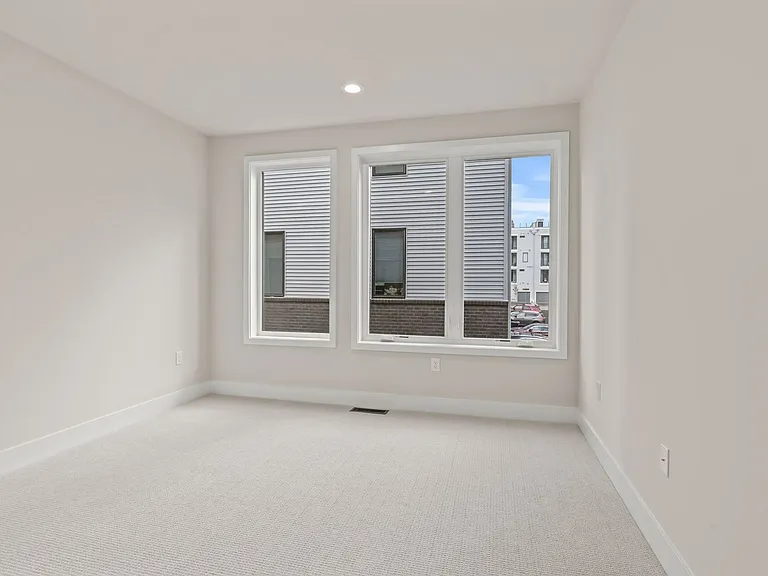 701 Brewster Aly — Photo 24
