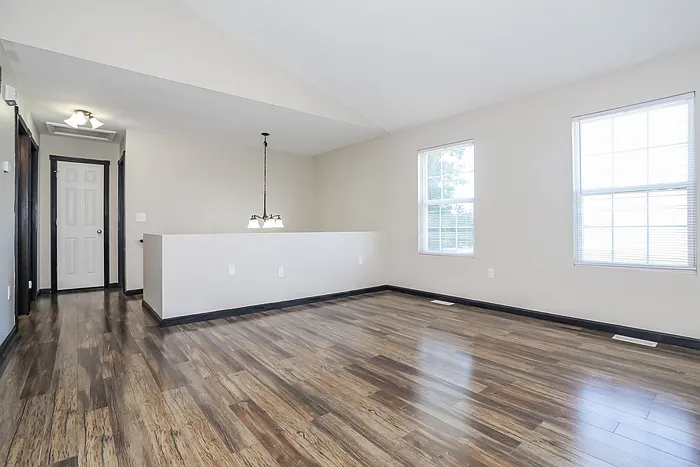 3 bed, 2.0 bath, 1504 sqft, $1,995 — Photo 2
