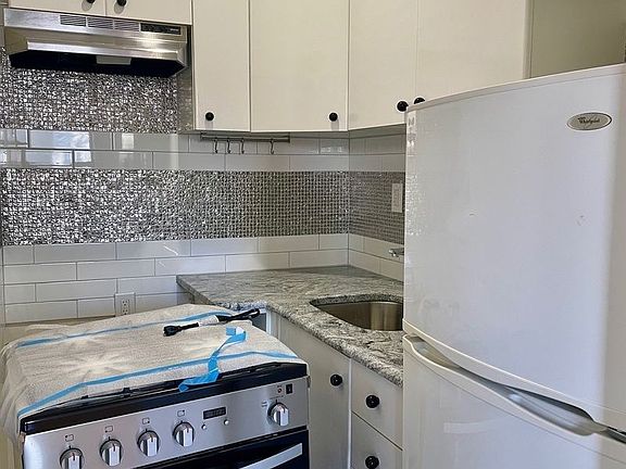 4th image of 1213 Dean St APT 3R