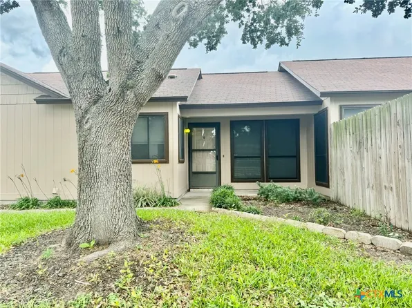 101 Waterford Dr, Victoria, TX 77901