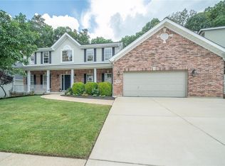 923 Castle Pines Dr, Ballwin, MO 63021