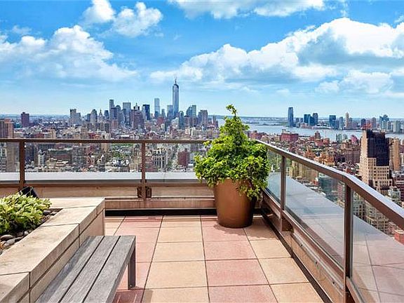 5th image of 101 W 24th St APT 24D