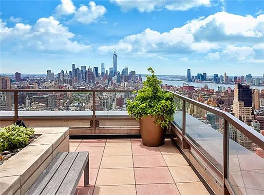 Sold by R New York | media 6