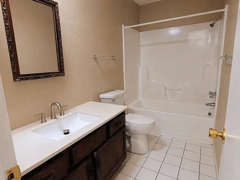 5232 SW 23rd St — Photo 8