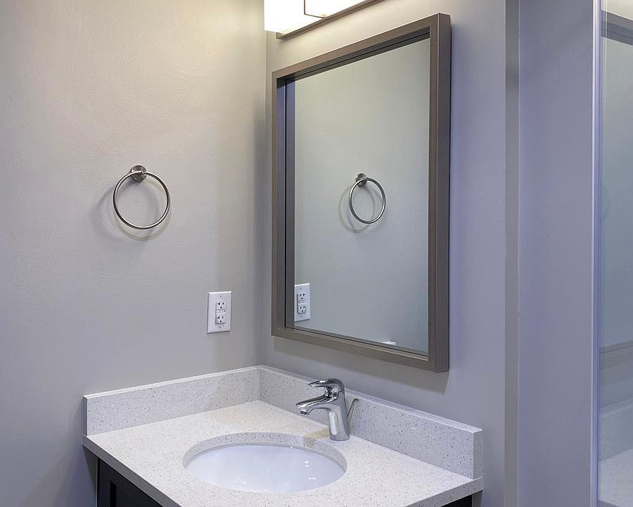 Tin Top 1 - Bathroom