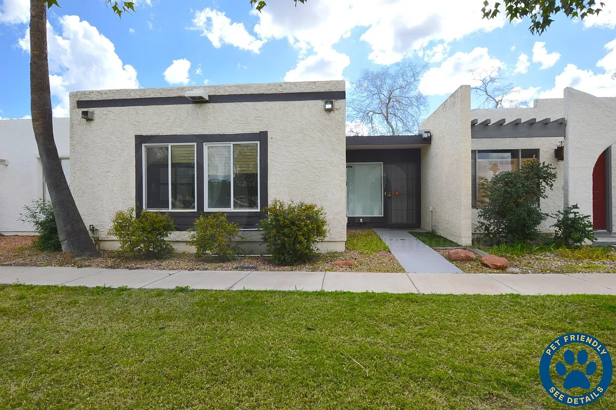 3 bed, 2.0 bath, 1204 sqft, $1,999 — Photo 1