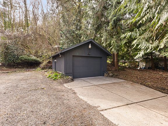 2nd image of 4620 SE Aldercrest Rd