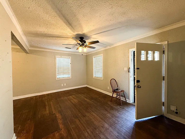 1027 Waring Rd — Photo 6