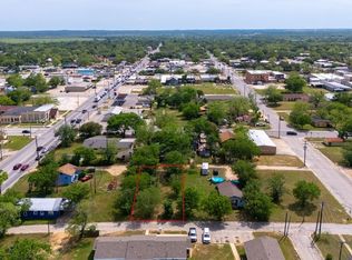 612 Lamar St, Luling, TX 78648