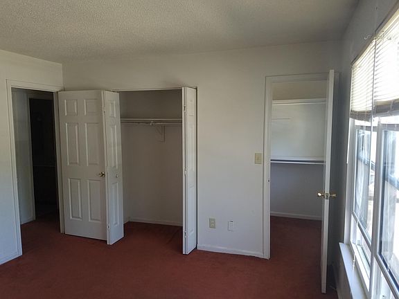Master bedroom,2 closets.