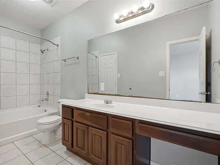 2031 Kemah Village Dr — Photo 15