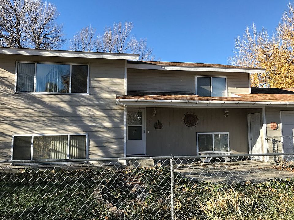 Fenced yard, corner lot! 