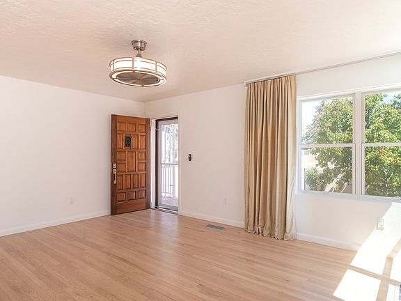 5th image of 307 Lomita St