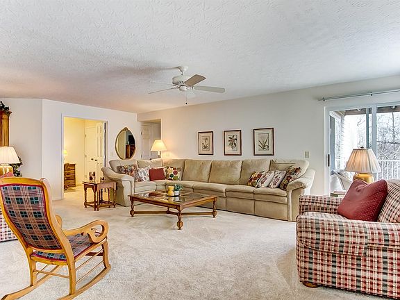 4th image of 4451 N Shore Dr APT 201