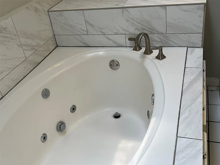 3118 Redcliff Dr — Photo 14