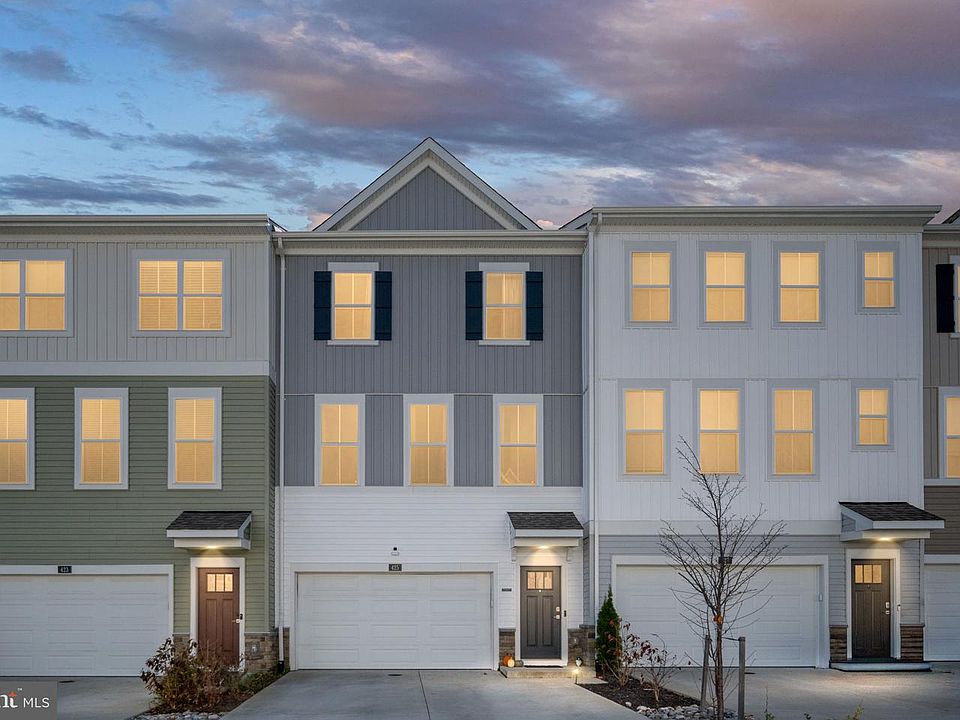 1st image of 425 Snowberry Ln