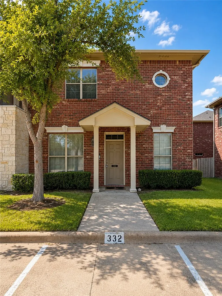 3 bed, 3.0 bath, 1516 sqft, $1,600 — Photo 1
