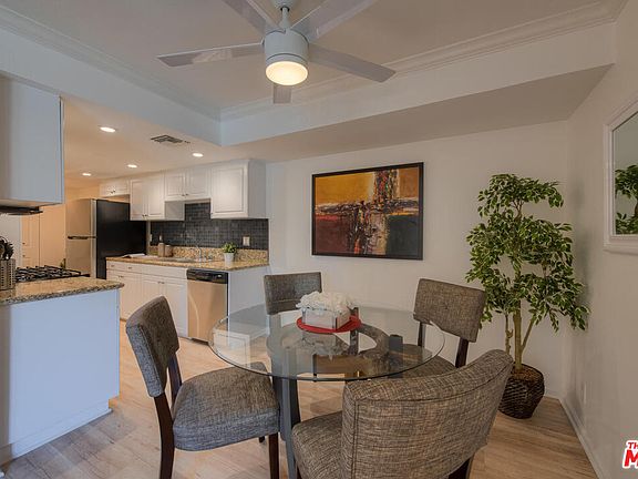 4th image of 5009 Woodman Ave APT 201
