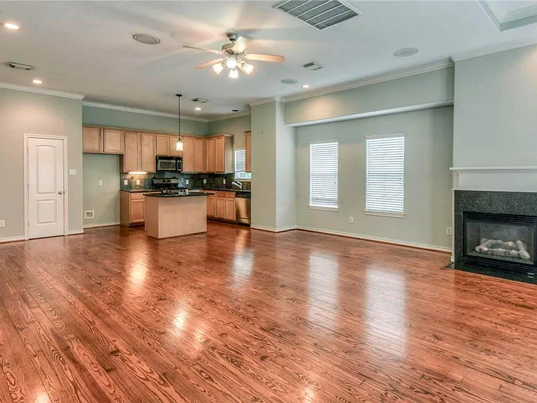 5415 Kansas St — Photo 3