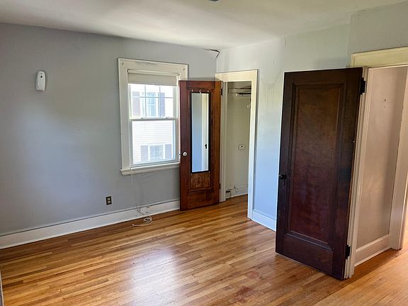4th image of 31 Chapin Ave