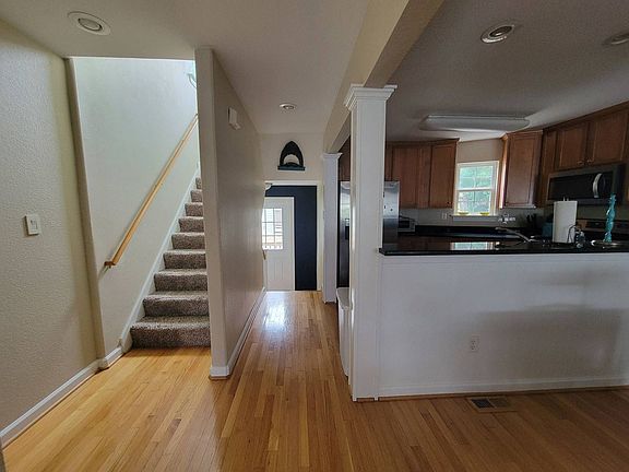 4th image of 604 Lake Dr