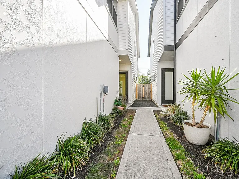 1106 Fuschia Rd — Photo 32
