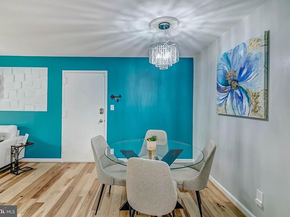 Dining room area outside of kitchen and living room