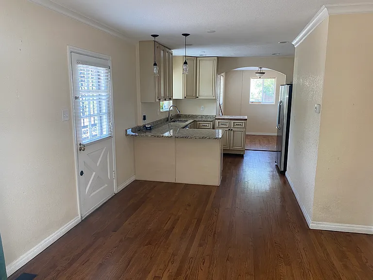 1690 Syracuse St — Photo 2