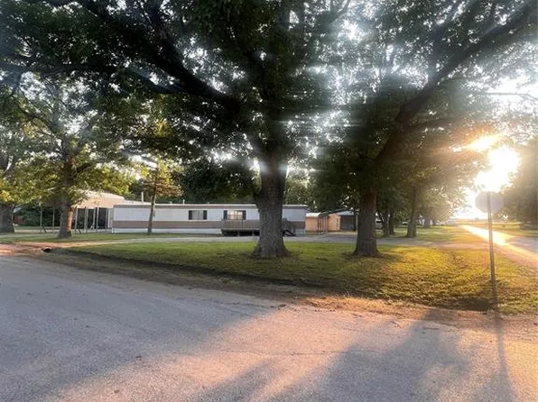 307 NW 6th St, Minco, OK 73059