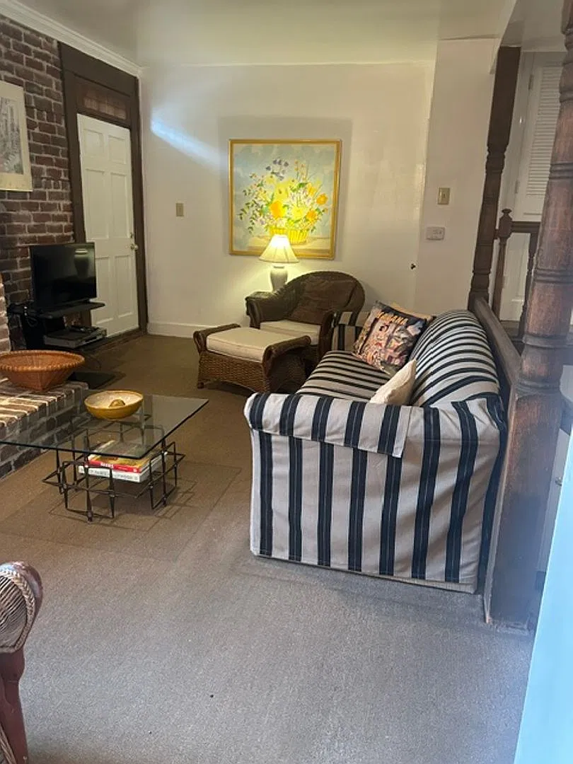 Fully furnished Executive rental located off of Troup Square — Photo 2