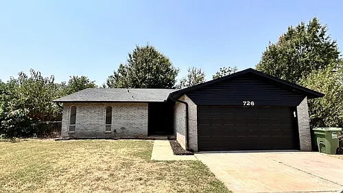 726 Garden Grv Photo 1