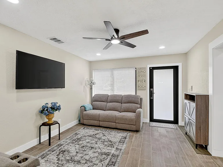 5008 Parker Ave — Photo 7