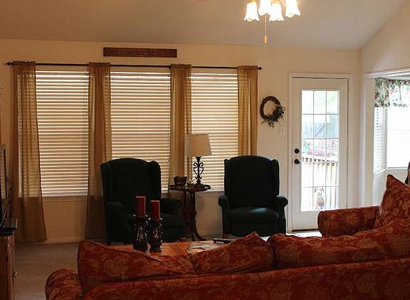 3rd image of 803 Craddock Ct