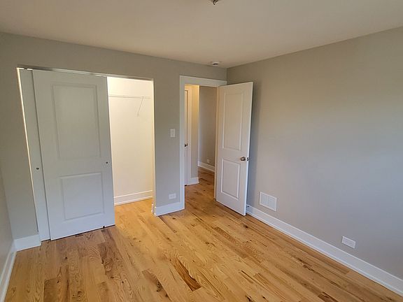 5th image of 942 E 161st Pl