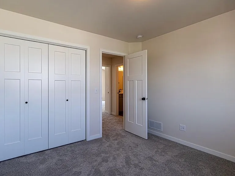 1172 Dahnovan Dr — Photo 16