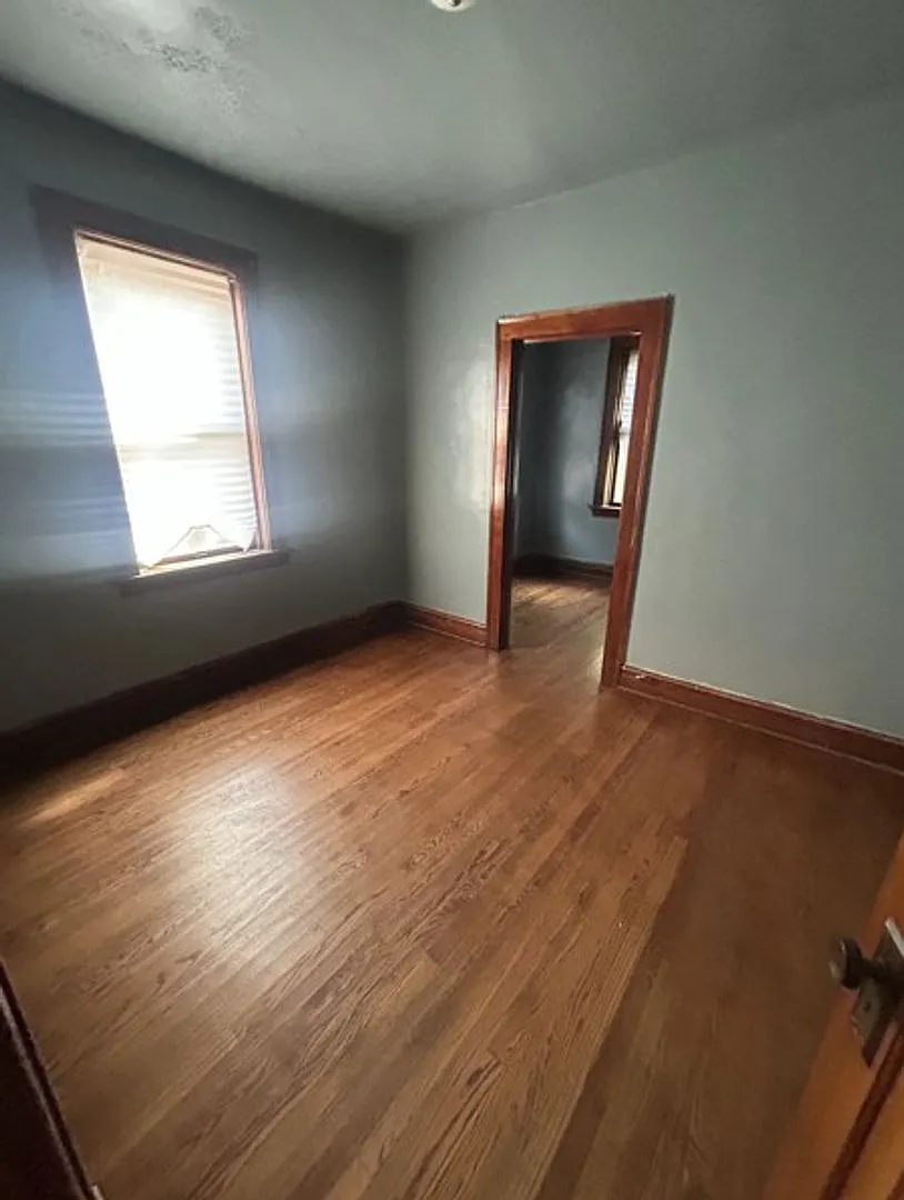 1304 Garfield St — Photo 3