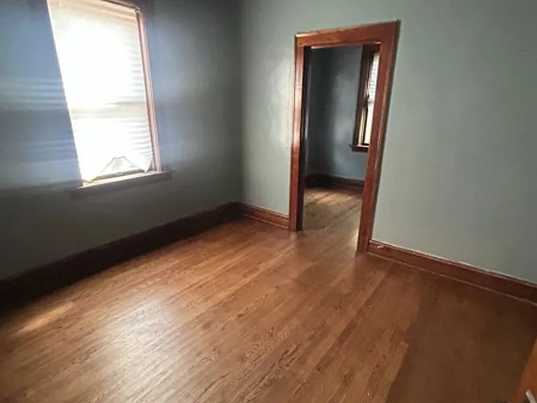 1304 Garfield St — Photo 3