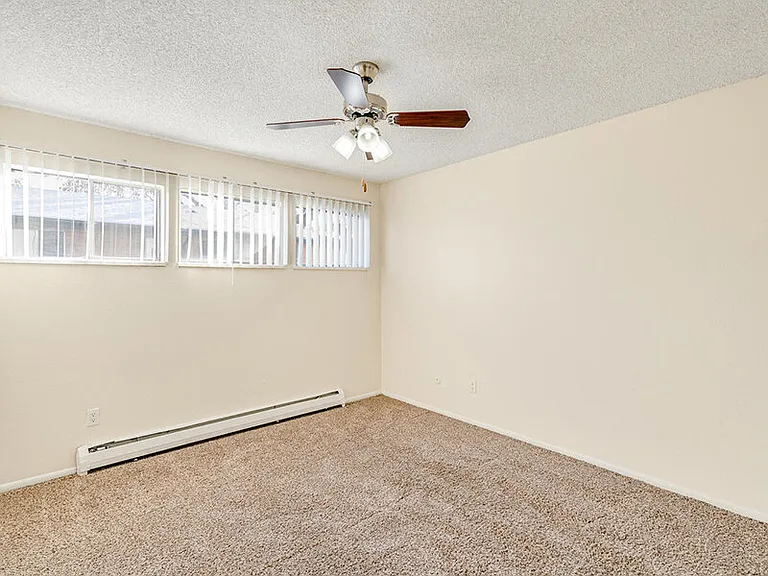 Bella Vista Apartments — Photo 11