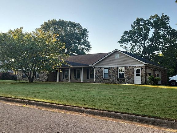 3rd image of 1929 Beechwood Dr