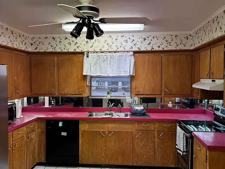 3102 Cook Ln — Photo 2