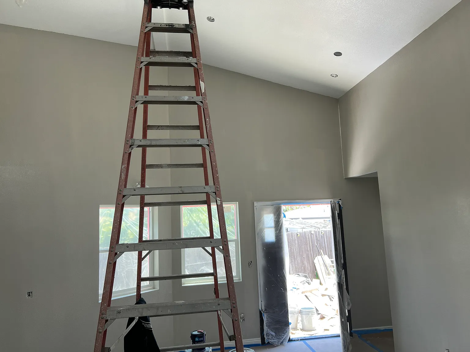 3 bed, 908 sqft, $3,500 — Photo 1