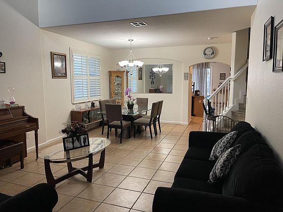 5th image of 680 Queensland Cir