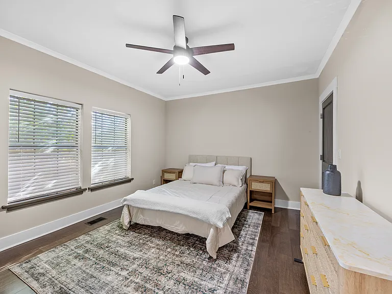 1306 E Gonzalez St #B — Photo 11