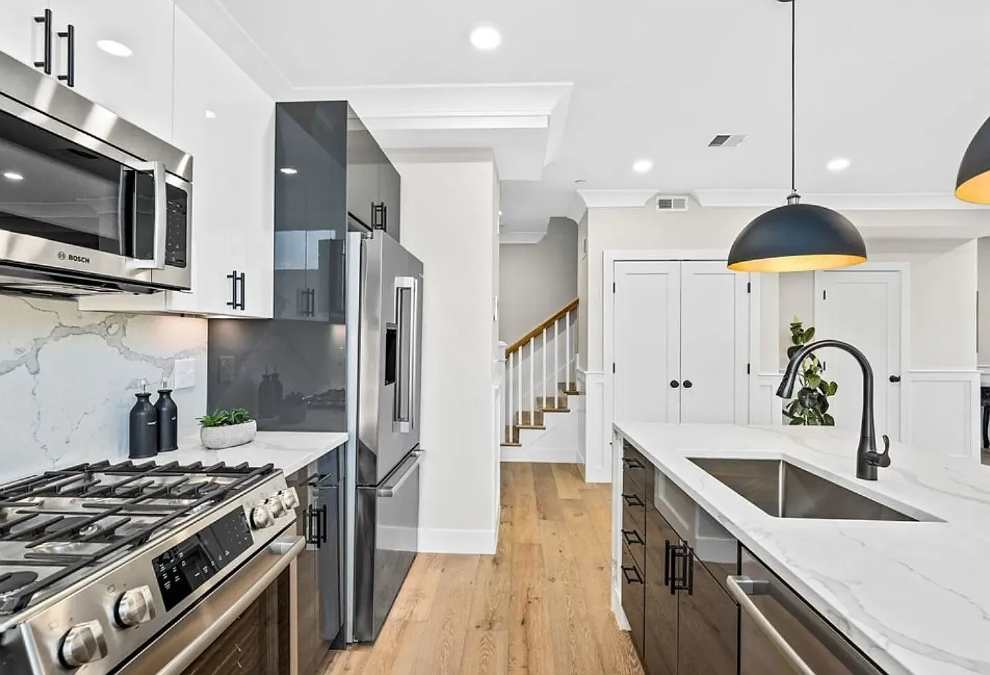 300 Somerville Ave — Photo 2