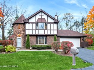 11739 S Black Forest Ln, Palos Park, IL 60464