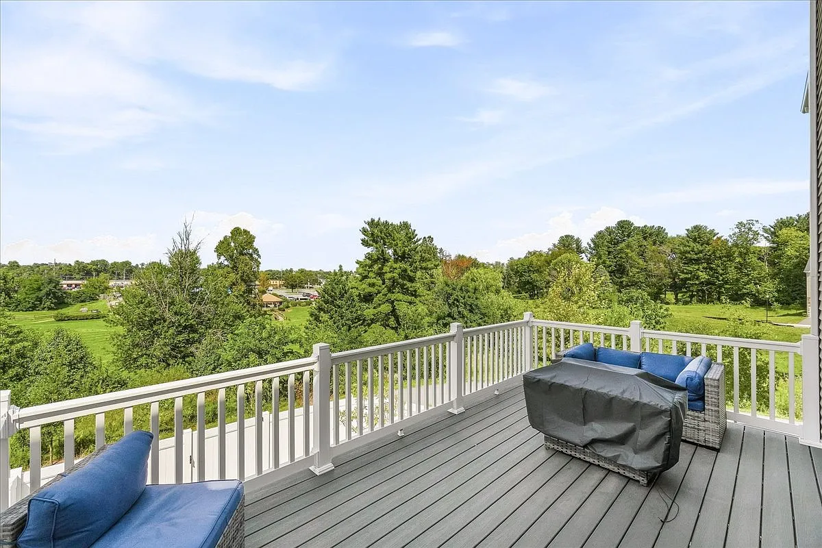 3 bed, 3.5 bath, 2016 sqft, $3,150 — Photo 4