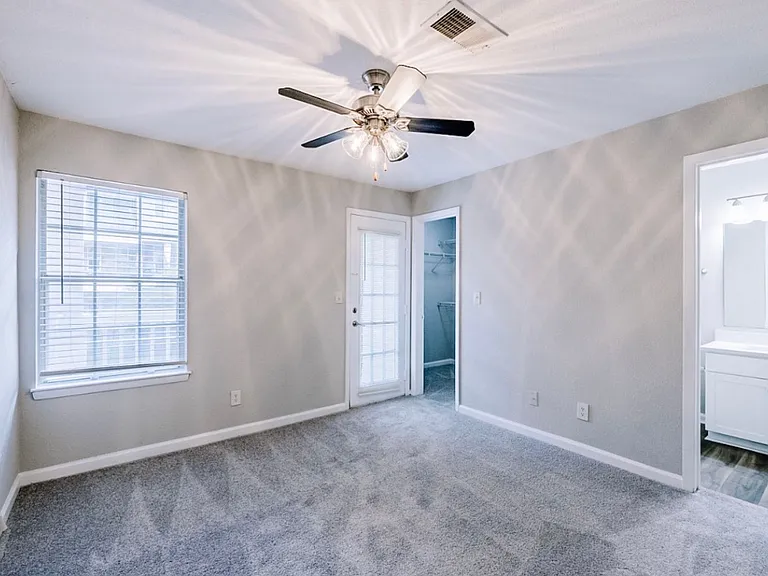 Live Easy. Live Elevated. Live 2100 Defoors. — Photo 135