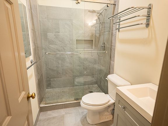 5th image of 260 College St APT 7
