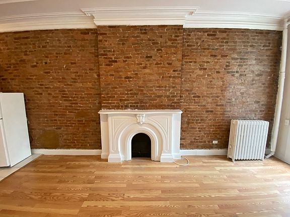 2nd image of 40 W 56th St APT 4R